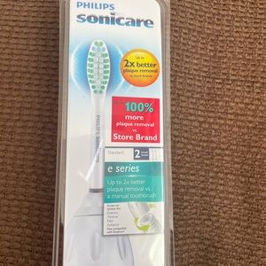 Phillips Sonicare e series replacement heads. Selling as a set of 3.